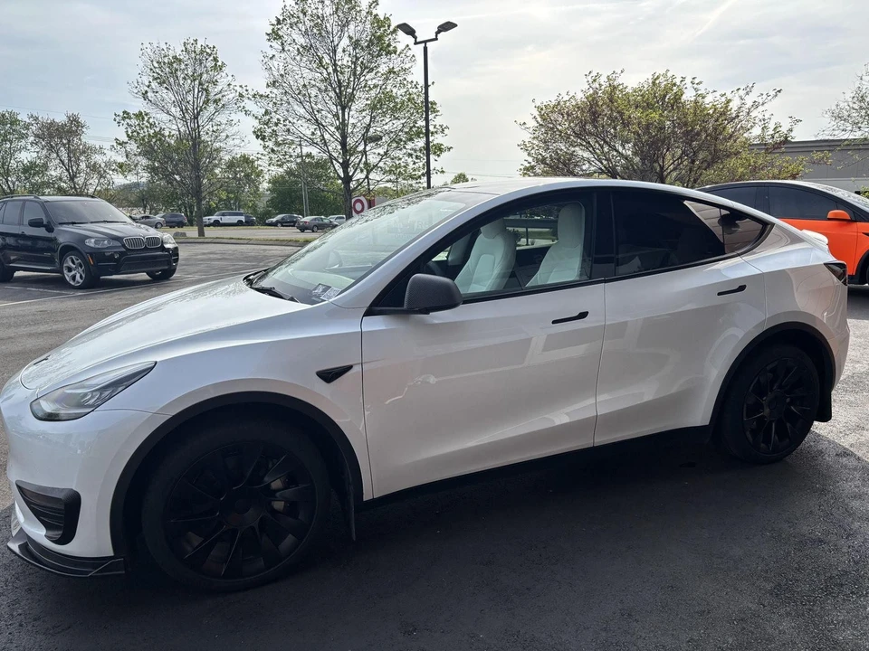 2023 Tesla Model Y - Image 5 of 19