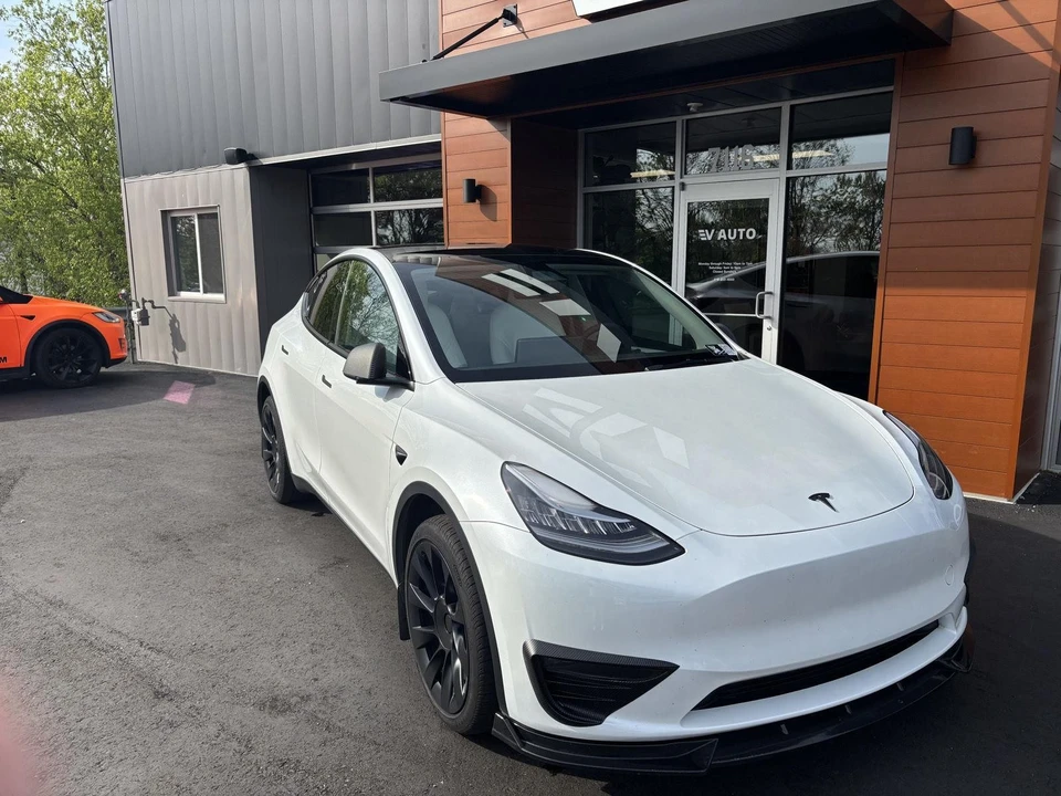 2023 Tesla Model Y - Image 2 of 19