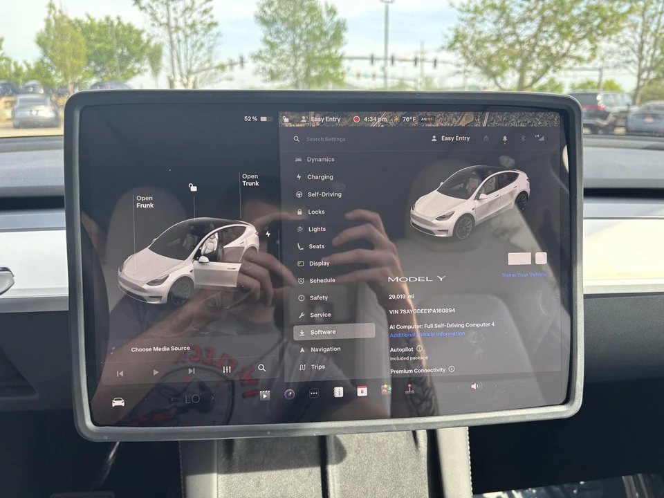 2023 Tesla Model Y - Image 18 of 19