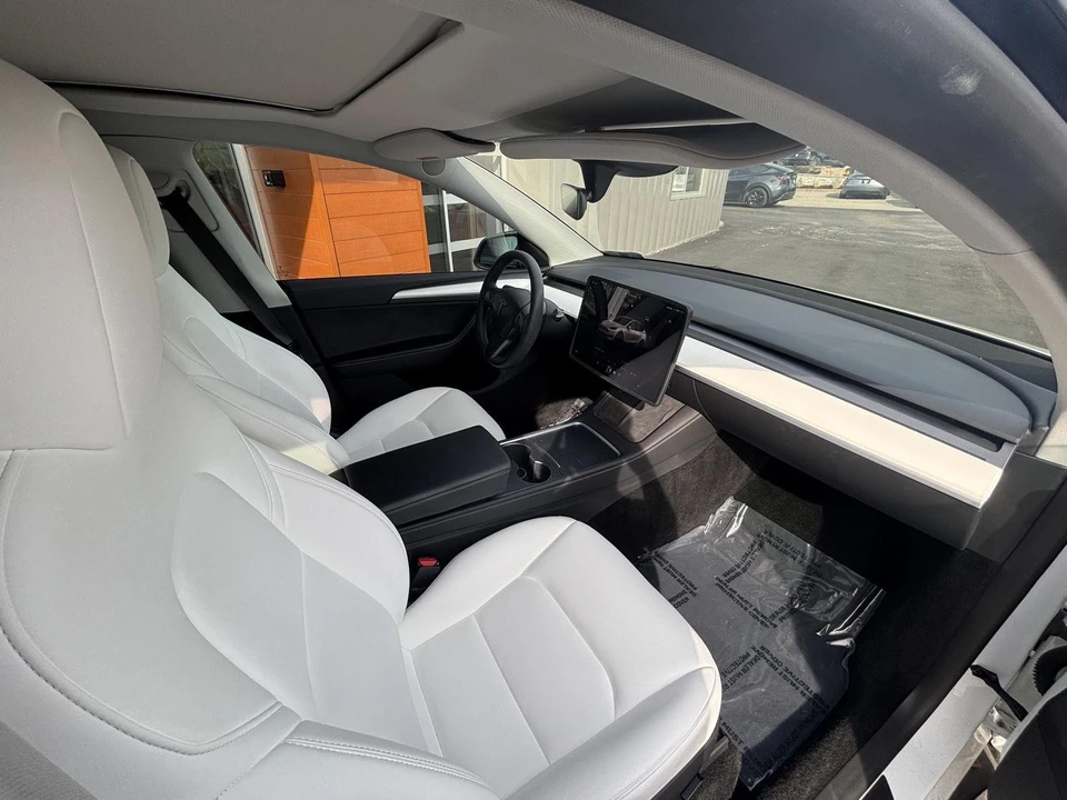 2023 Tesla Model Y - Image 17 of 19