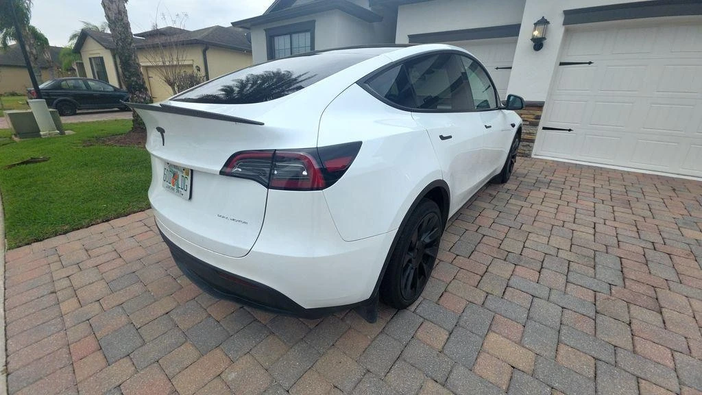 2023 Tesla Model Y - Image 7 of 9
