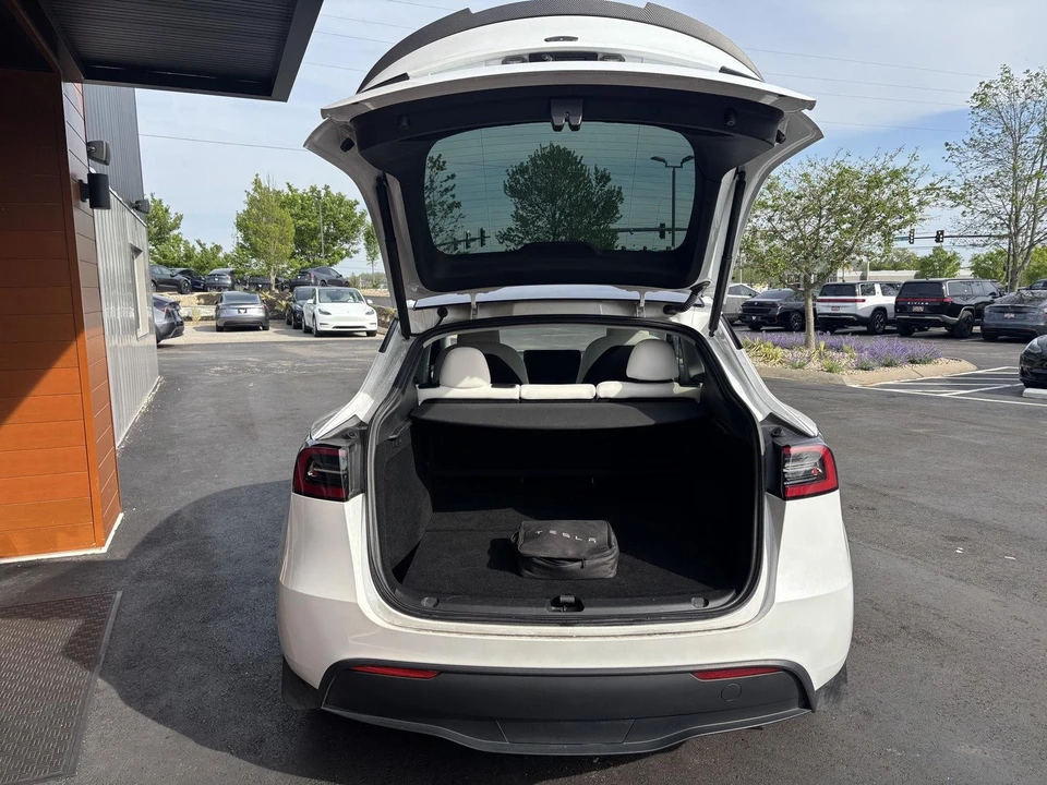2023 Tesla Model Y - Image 9 of 19