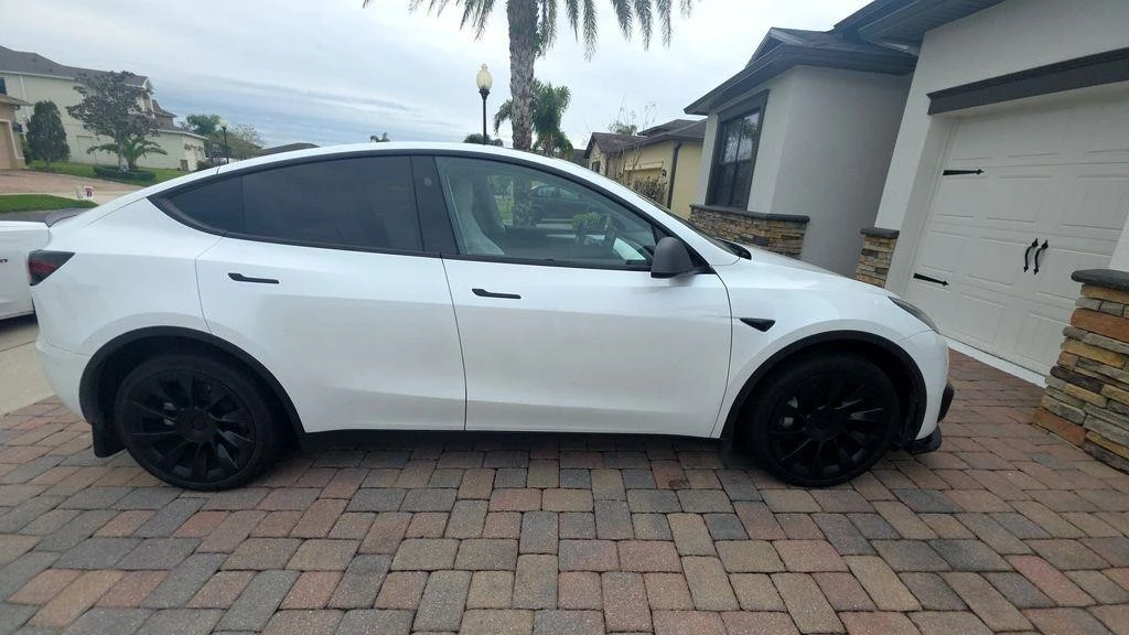 2023 Tesla Model Y - Image 6 of 9