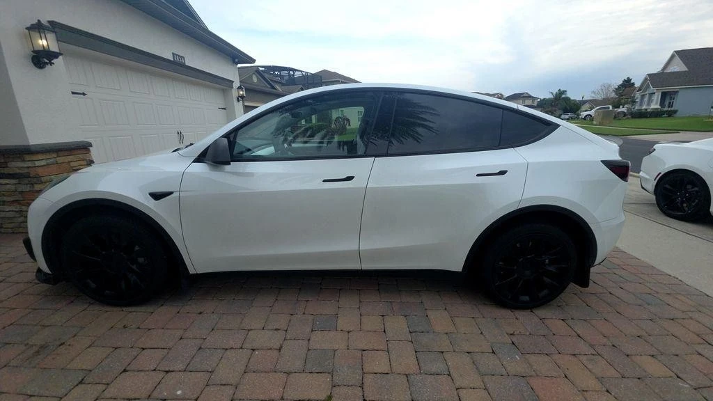 2023 Tesla Model Y - Image 2 of 9