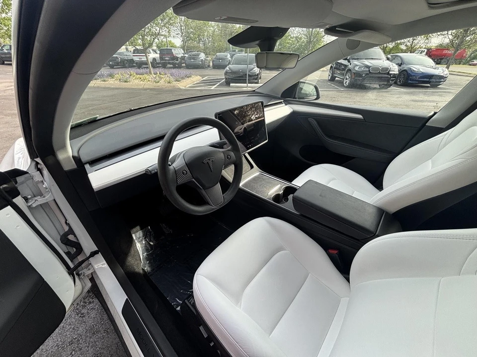 2023 Tesla Model Y - Image 16 of 19