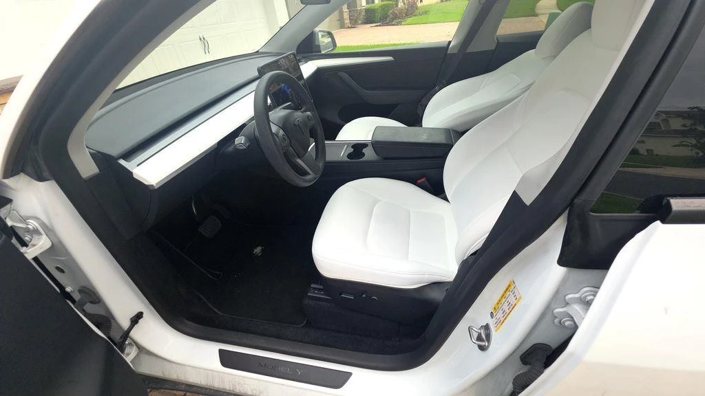2023 Tesla Model Y - Image 4 of 9