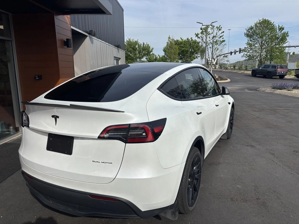 2023 Tesla Model Y - Image 8 of 19