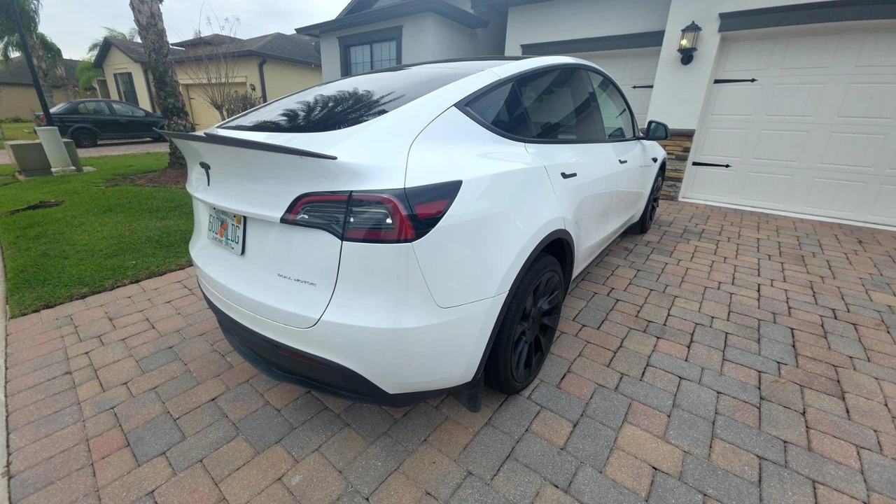 2023 Tesla Model Y - Image 4 of 5