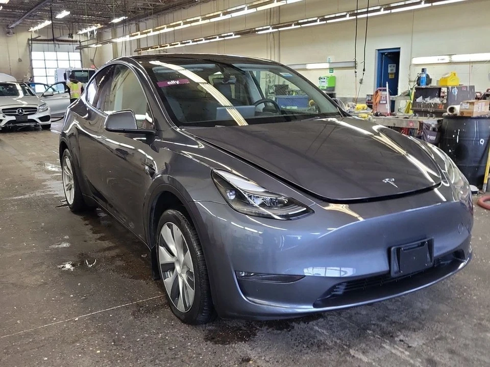 2023 Tesla Model Y - Image 4 of 6