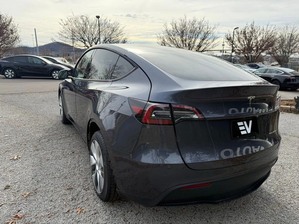 2023 Tesla Model Y - Image 6 of 12