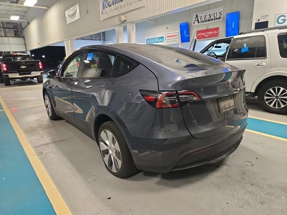 2023 Tesla Model Y - Image 4 of 6
