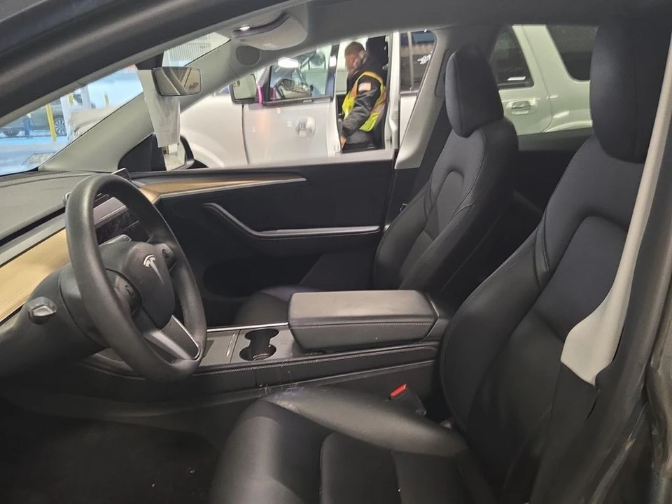 2023 Tesla Model Y - Image 5 of 6