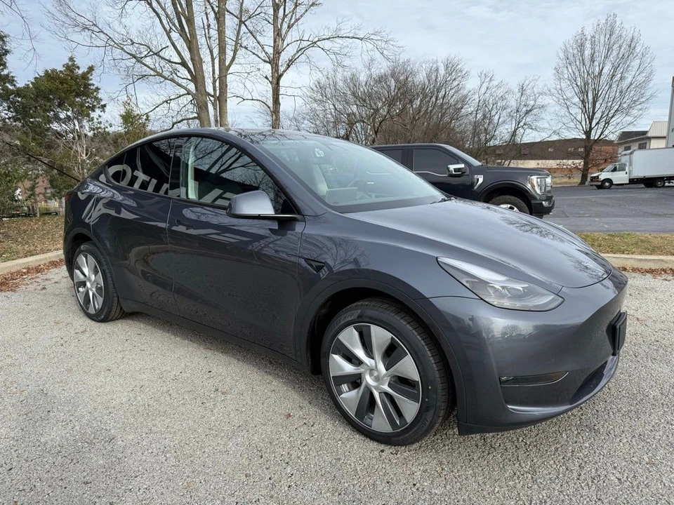 2023 Tesla Model Y - Image 3 of 12