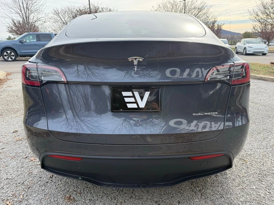 2023 Tesla Model Y - Image 5 of 12
