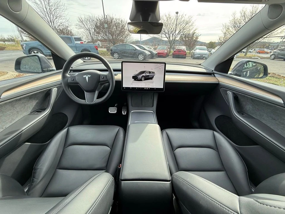 2023 Tesla Model Y - Image 8 of 12
