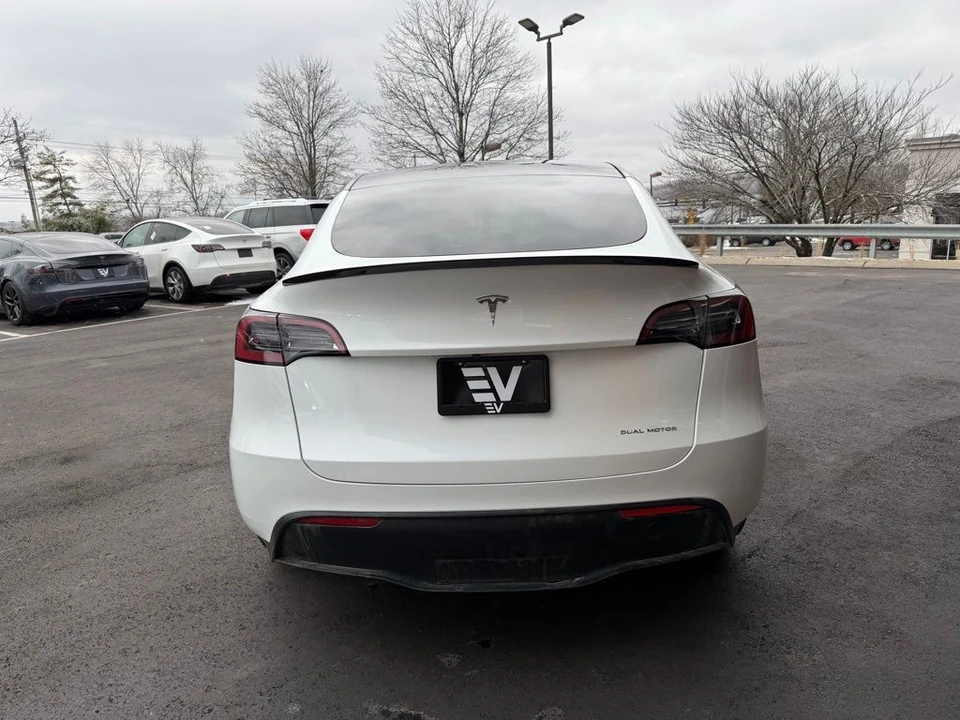 2023 Tesla Model Y - Image 5 of 15