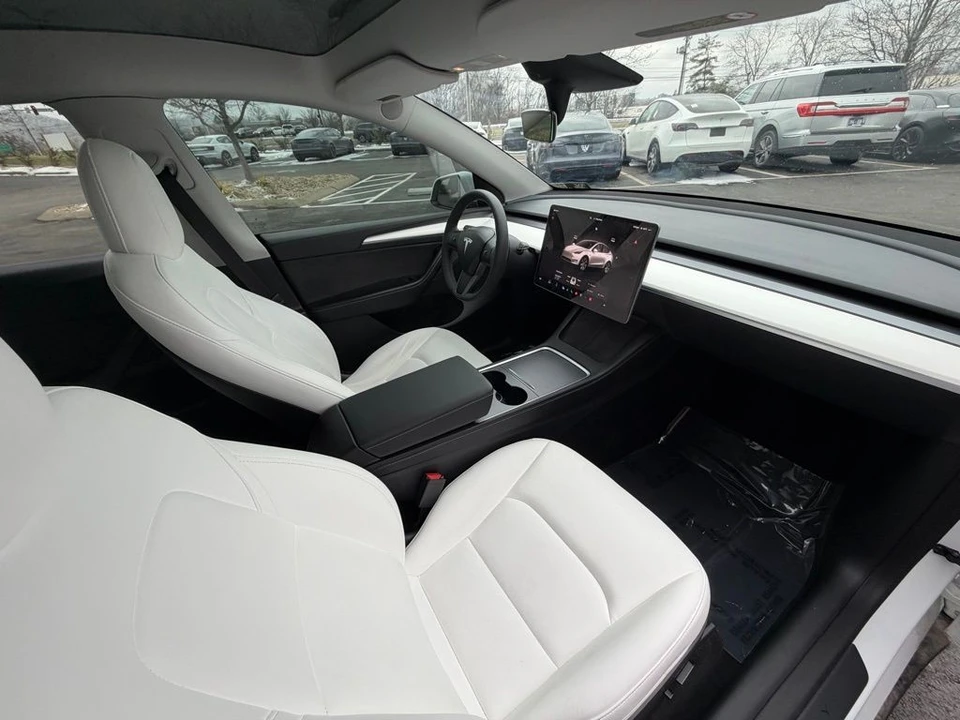 2023 Tesla Model Y - Image 12 of 15