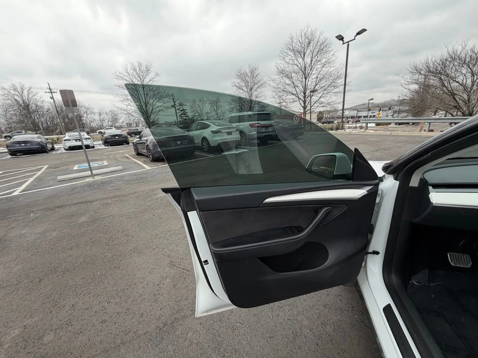 2023 Tesla Model Y - Image 7 of 15