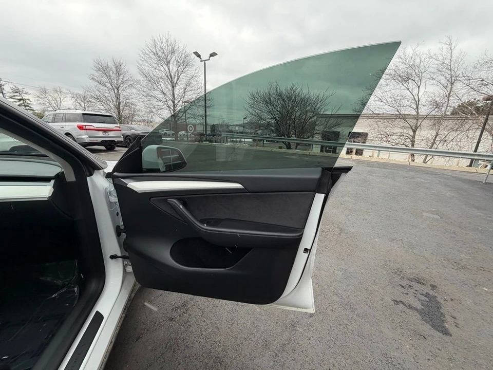 2023 Tesla Model Y - Image 11 of 15