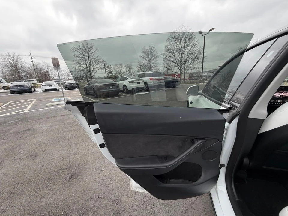 2023 Tesla Model Y - Image 9 of 15