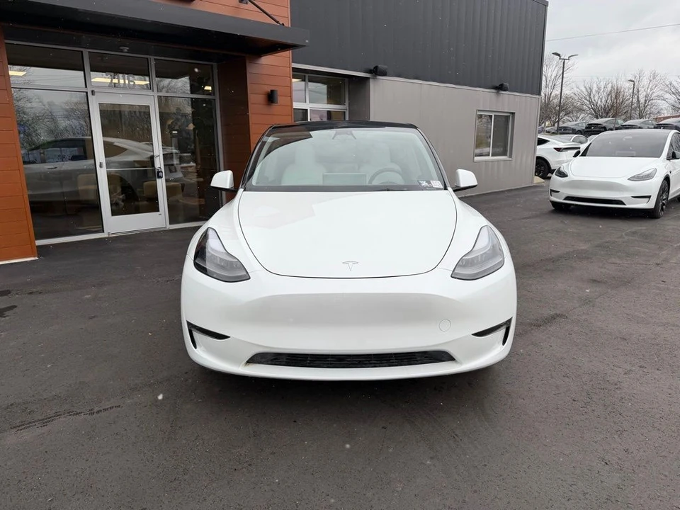 2023 Tesla Model Y - Image 2 of 15