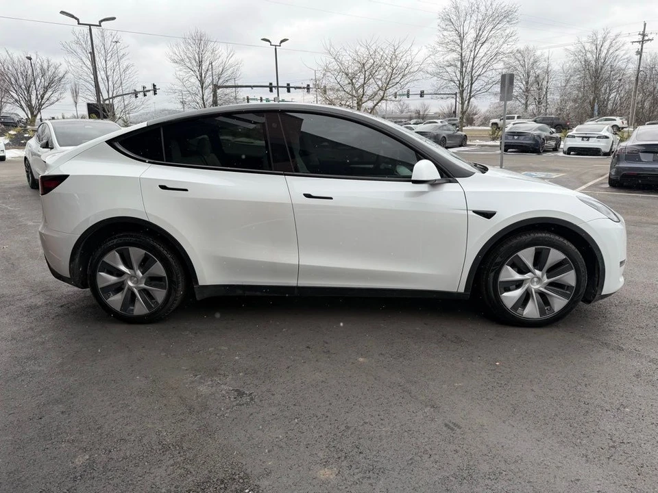 2023 Tesla Model Y - Image 4 of 15