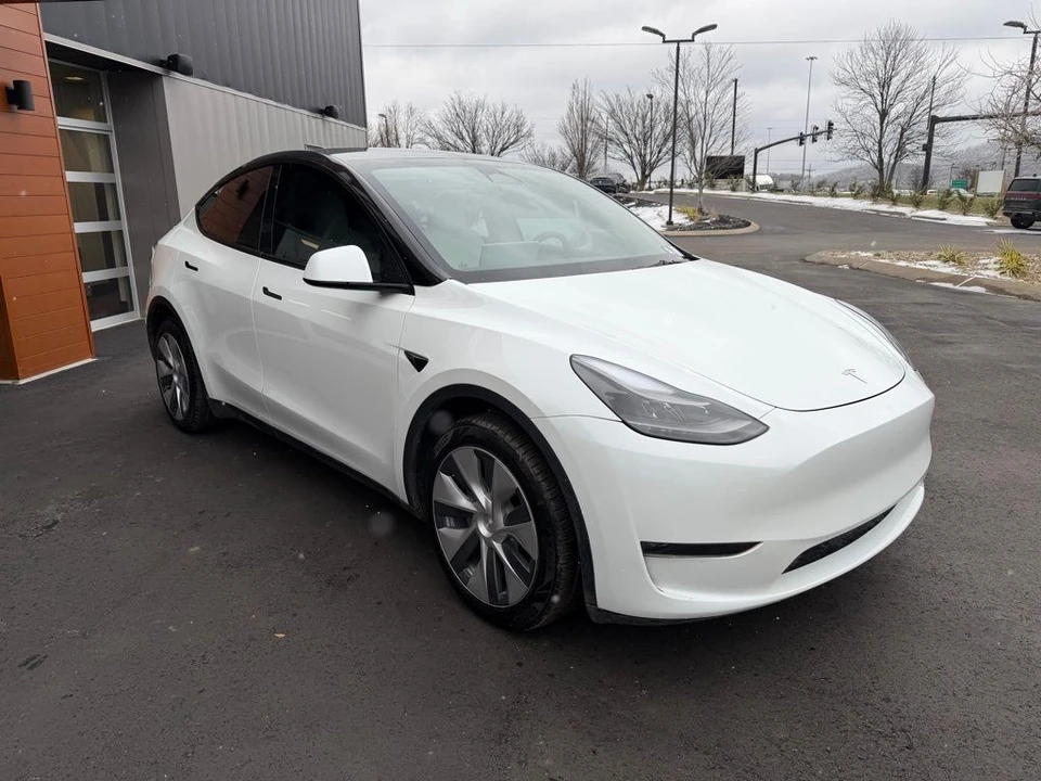 2023 Tesla Model Y - Image 3 of 15