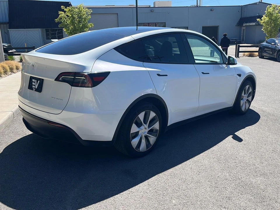 2023 Tesla Model Y - Image 8 of 21
