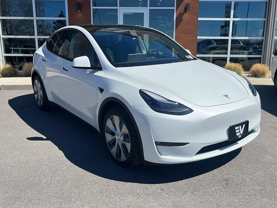 2023 Tesla Model Y - Image 2 of 21