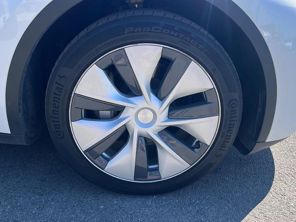 2023 Tesla Model Y - Image 10 of 21