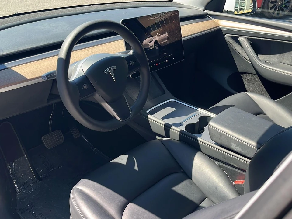 2023 Tesla Model Y - Image 12 of 21