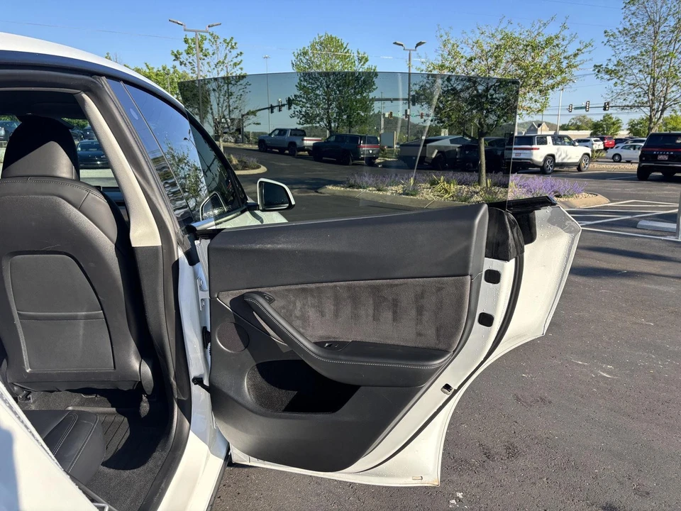 2023 Tesla Model Y - Image 14 of 19