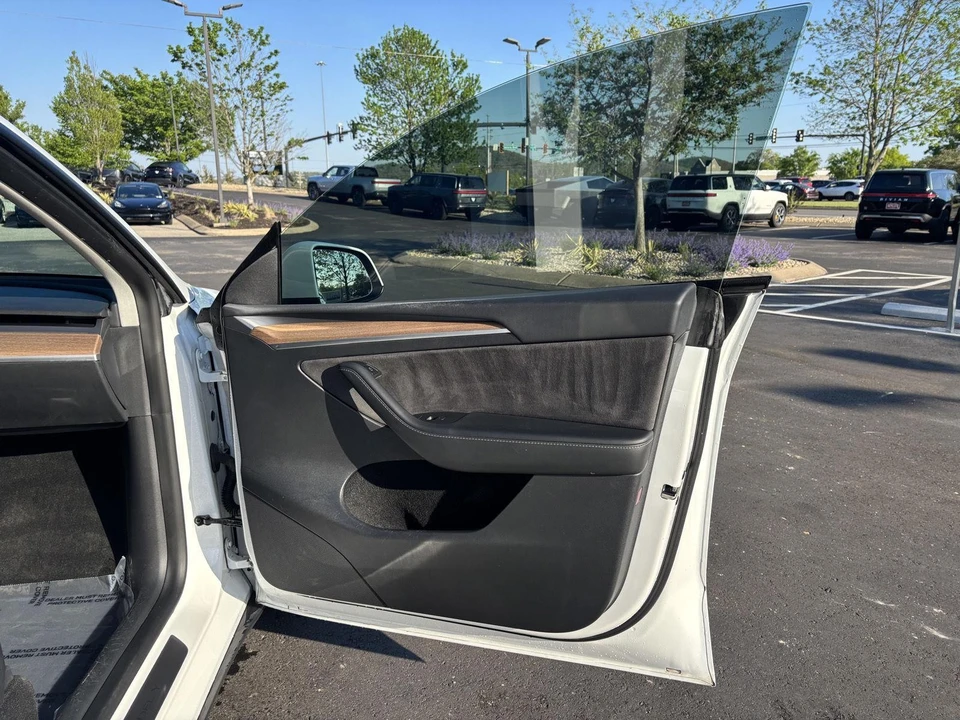 2023 Tesla Model Y - Image 12 of 19