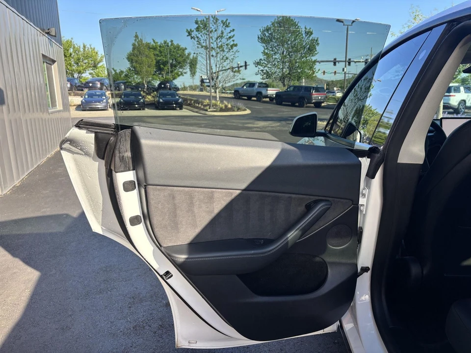 2023 Tesla Model Y - Image 16 of 19