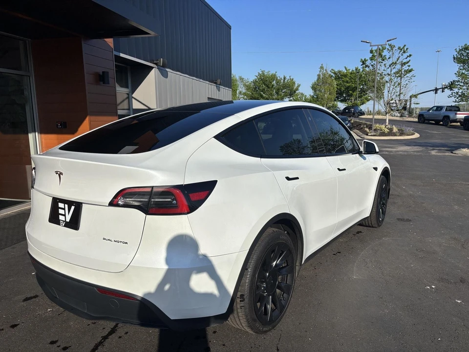 2023 Tesla Model Y - Image 8 of 19