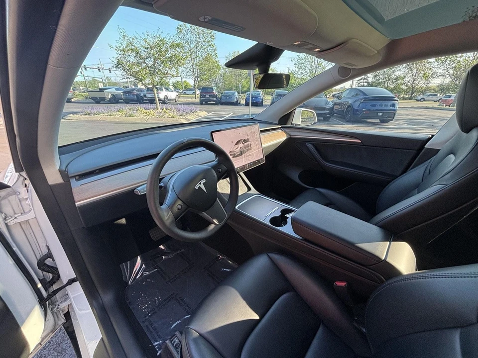 2023 Tesla Model Y - Image 10 of 19