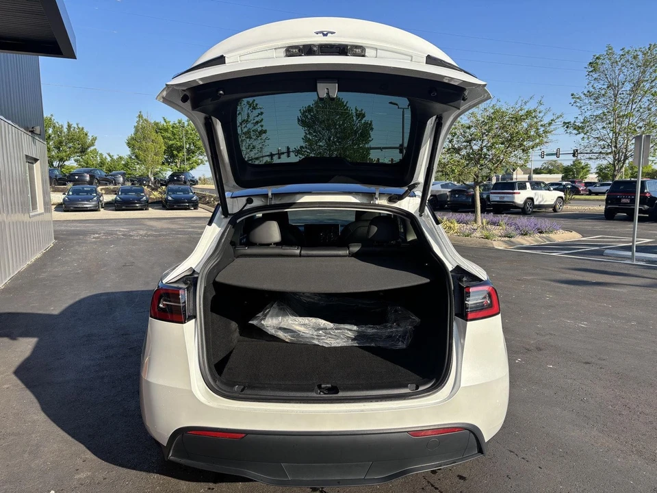 2023 Tesla Model Y - Image 11 of 19