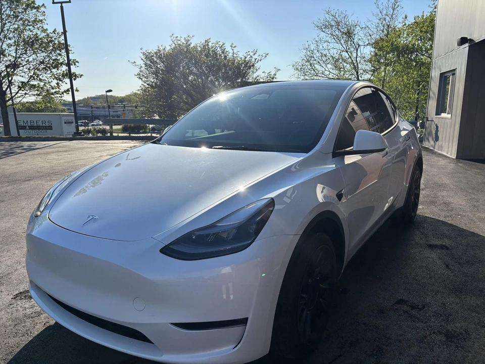 2023 Tesla Model Y - Image 4 of 19