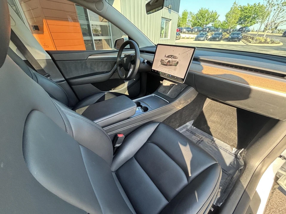 2023 Tesla Model Y - Image 13 of 19