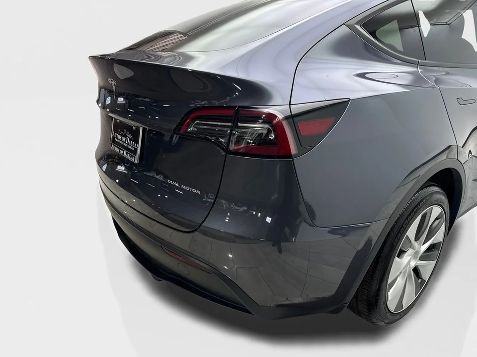 2023 Tesla Model Y - Image 18 of 21
