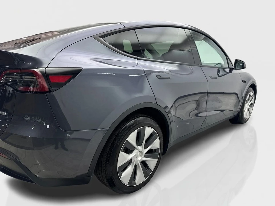 2023 Tesla Model Y - Image 13 of 21