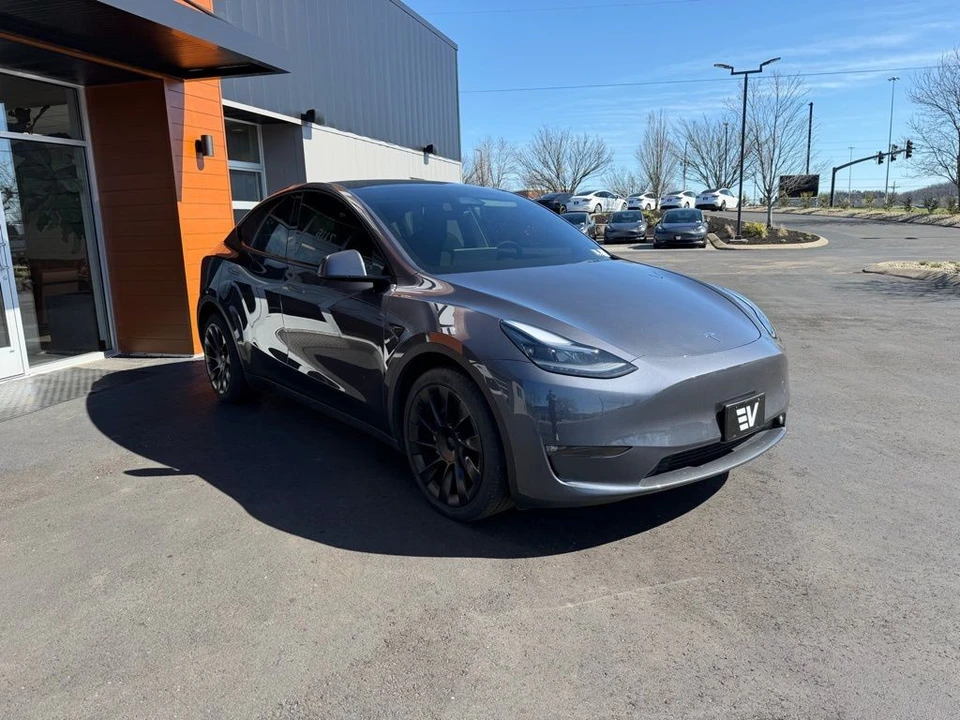2023 Tesla Model Y - Image 3 of 16