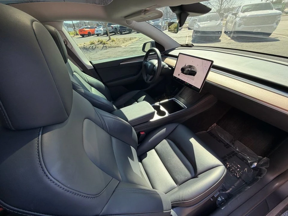 2023 Tesla Model Y - Image 11 of 16