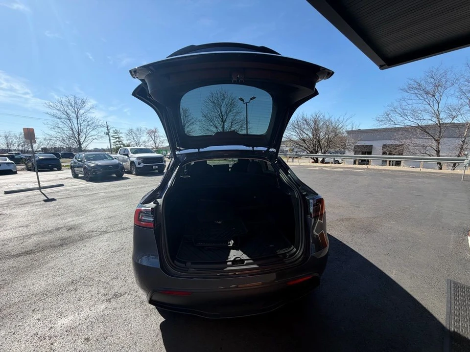 2023 Tesla Model Y - Image 5 of 16