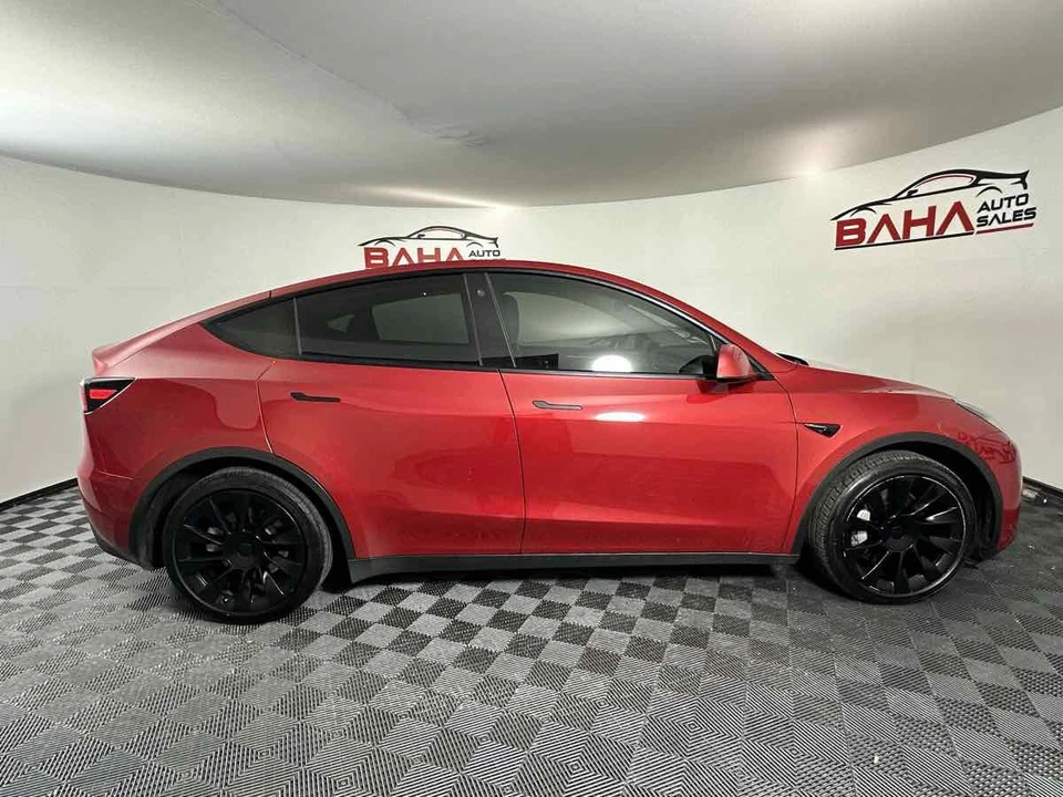 2023 Tesla Model Y - Image 10 of 21