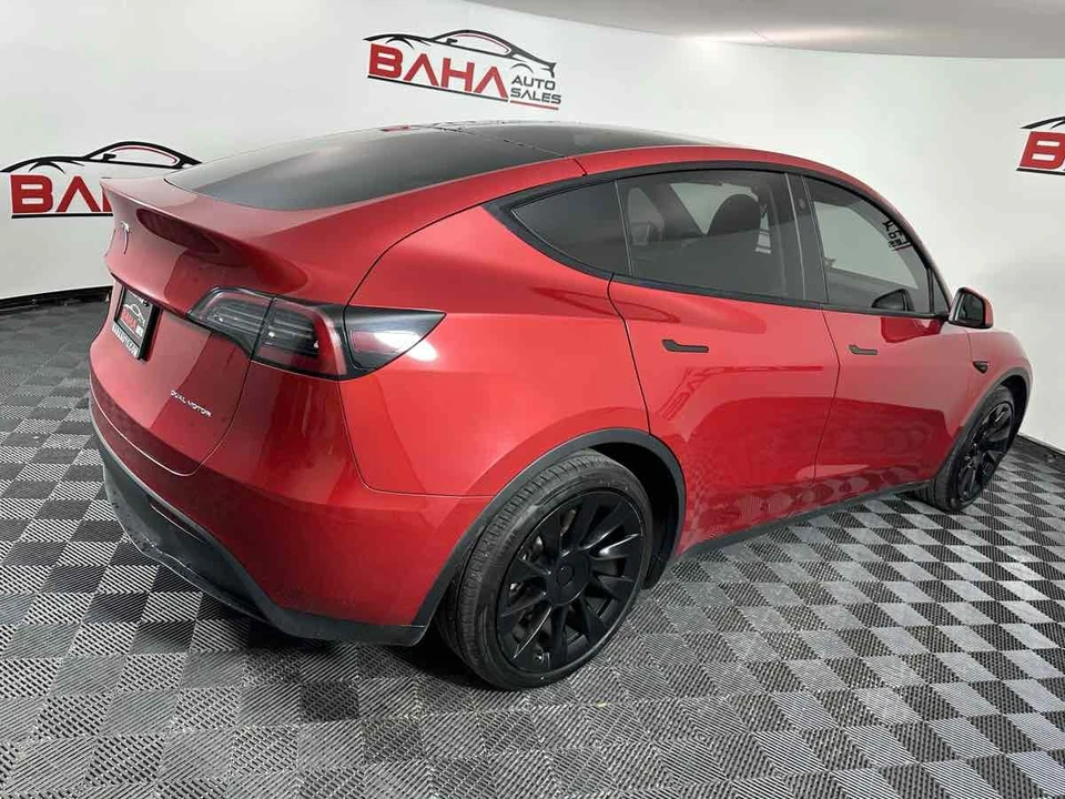 2023 Tesla Model Y - Image 8 of 21