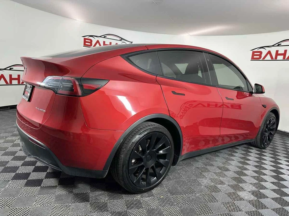 2023 Tesla Model Y - Image 9 of 21