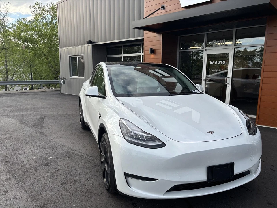 2023 Tesla Model Y - Image 2 of 18