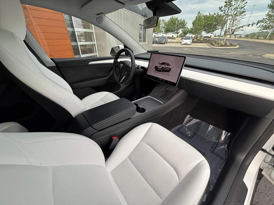 2023 Tesla Model Y - Image 14 of 18