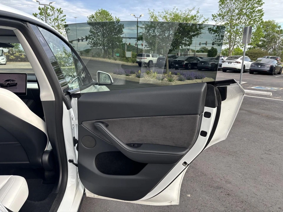 2023 Tesla Model Y - Image 11 of 18